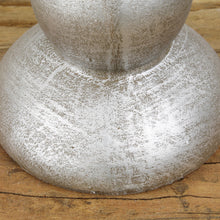Lade das Bild in den Galerie-Viewer, Kerzenständer rund Silber aus Terracotta