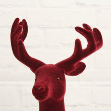 Lade das Bild in den Galerie-Viewer, Hirsch stehend Rot samt 45 cm