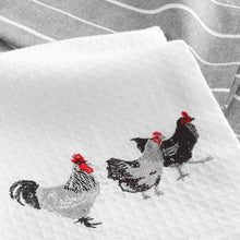 Lade das Bild in den Galerie-Viewer, Küchentücher, 2-Set, 1x Grau/Weiß gestreift & 1x Weiß Waffelstrucktur Huhn