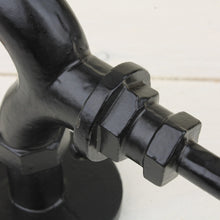 Lade das Bild in den Galerie-Viewer, Wandhaken Wasserhahn Schwarz