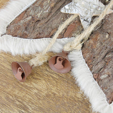 Lade das Bild in den Galerie-Viewer, 2er Set Holzstern mit Fell cm