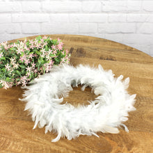 Lade das Bild in den Galerie-Viewer, Federkranz Hellgrau 25 cm