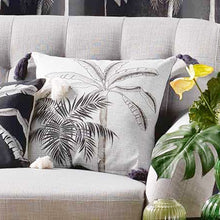 Lade das Bild in den Galerie-Viewer, Dekokissen mit Füllung Palme natur