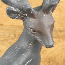 Lade das Bild in den Galerie-Viewer, Deko Rentier Grau Poly