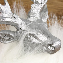 Lade das Bild in den Galerie-Viewer, Hirschkopf Silber mit weißem Fellkragen 11 cm