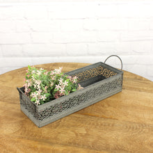 Lade das Bild in den Galerie-Viewer, Tablett Metall Grau filigranes Muster