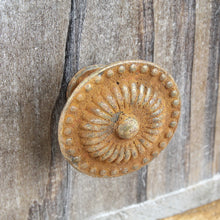 Lade das Bild in den Galerie-Viewer, 2er Set Vintage Kerzenhalter Grau Antikweiß