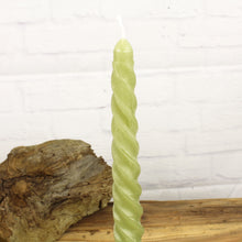 Lade das Bild in den Galerie-Viewer, 8er Set Spiralkerze Grün
