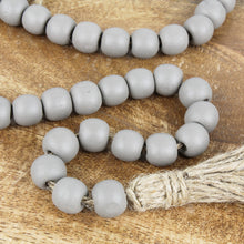 Lade das Bild in den Galerie-Viewer, Girlande Holzperlen Grau
