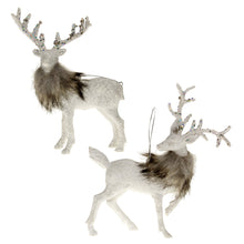 Lade das Bild in den Galerie-Viewer, Deko Hirsch 2er Set mit Pelzkragen, Hänger weiß glimmer