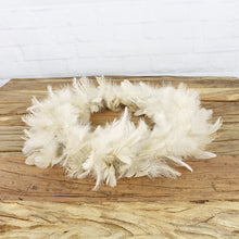 Lade das Bild in den Galerie-Viewer, Federkranz Beige 35 cm