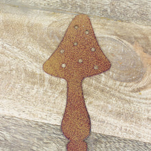 Lade das Bild in den Galerie-Viewer, Deko Pilze zum stecken Metall Rost