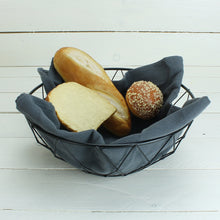 Lade das Bild in den Galerie-Viewer, 2er Set Metallkorb rund Schwarz / Holzboden