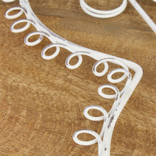 Lade das Bild in den Galerie-Viewer, Bilderrahmen Herz mit 8 Bilderhaltern Weiß Blech