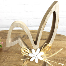 Lade das Bild in den Galerie-Viewer, 2er Set Holzhase mit Strohschleife 22,5 cm