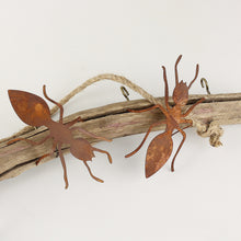 Lade das Bild in den Galerie-Viewer, 2er Set Deko Ameise Metall Echtrost