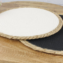 Lade das Bild in den Galerie-Viewer, 2er Set Platzmatten rund mit Seegrasumrandung