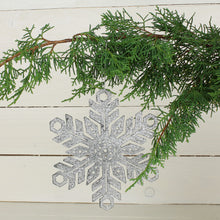 Lade das Bild in den Galerie-Viewer, 4er Set Christbaumhänger Schneeflocke Silber Glitzer