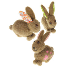 Lade das Bild in den Galerie-Viewer, 3er Set Filzosterhase mit bunten Ohren