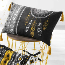 Lade das Bild in den Galerie-Viewer, Dekokissen mit Füllung Traumfänger 30x50 cm schwarz