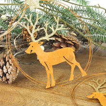 Lade das Bild in den Galerie-Viewer, 2er Set Hängedeko Rentier Rost Gold