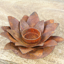 Lade das Bild in den Galerie-Viewer, 2er Set Kerzenhalter Seerose Rost