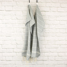 Lade das Bild in den Galerie-Viewer, 2er Set Geschirrtuch Hellgrau mit weißen Streifen