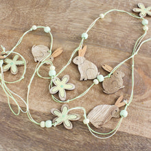 Lade das Bild in den Galerie-Viewer, 3er Set Dekogirlande Ostern Hase Huhn und Küken Holz