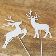 Lade das Bild in den Galerie-Viewer, 2er Set Gartenstecker Hirsch Metall Weiß