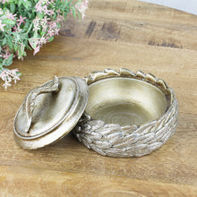 Lade das Bild in den Galerie-Viewer, Schmuckdose rund Feder Silber