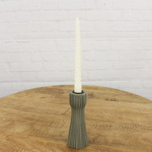 Lade das Bild in den Galerie-Viewer, 8er Set Spiralkerzen Elfenbein