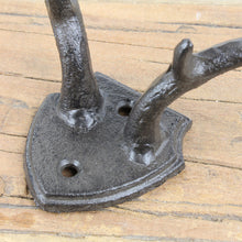 Lade das Bild in den Galerie-Viewer, Wandhaken Geweih, Garderobenhaken Gusseisen Rostfarben