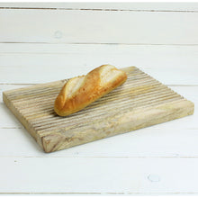 Lade das Bild in den Galerie-Viewer, Brot Schneidebrett