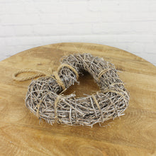 Lade das Bild in den Galerie-Viewer, Rattanherz Dekokranz Herz