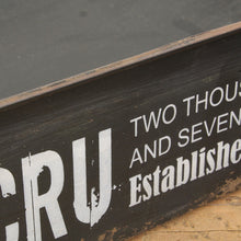 Lade das Bild in den Galerie-Viewer, Metalltablett schwarz antique mit weißem Schriftzug - groß