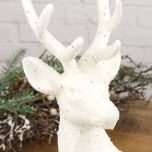 Lade das Bild in den Galerie-Viewer, Deko Hirsch weiß glitzer 3 Größen