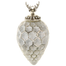 Lade das Bild in den Galerie-Viewer, Glaszapfen mit Hirsch weiß