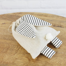 Lade das Bild in den Galerie-Viewer, 2er Set Stoffbeutel mit Hasenohren Schwarz Weiß