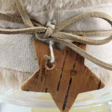 Lade das Bild in den Galerie-Viewer, Teelichthalter Glas, mit Fell und Stern, grau & creme