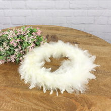 Lade das Bild in den Galerie-Viewer, Federkranz hellgelb 25 cm