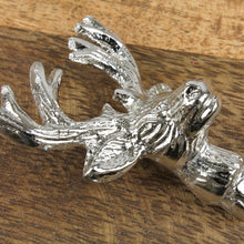 Lade das Bild in den Galerie-Viewer, 4er Set Kerzenstecker Hirschkopf silber Alu