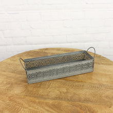 Lade das Bild in den Galerie-Viewer, Tablett Metall Grau filigranes Muster