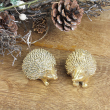 Lade das Bild in den Galerie-Viewer, 2er Set Deko Igel antikgold klein