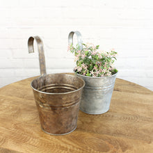 Lade das Bild in den Galerie-Viewer, 2er Set Vintage Pflanztopf Silber Kupfer Metall 26 cm