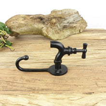 Lade das Bild in den Galerie-Viewer, Wandhaken Wasserhahn Schwarz