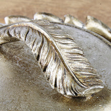 Lade das Bild in den Galerie-Viewer, Schmuckdose rund Feder Silber