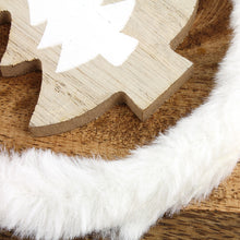 Lade das Bild in den Galerie-Viewer, 3er Set Weihnachtshänger mit Fell rund Holz