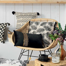 Lade das Bild in den Galerie-Viewer, Kissen Schwarz Gold Leo Samt 30 x 50 cm