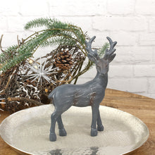 Lade das Bild in den Galerie-Viewer, Deko Rentier Grau Poly