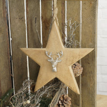 Lade das Bild in den Galerie-Viewer, Holzstern Aufhänger mit Hirsch und Kordel